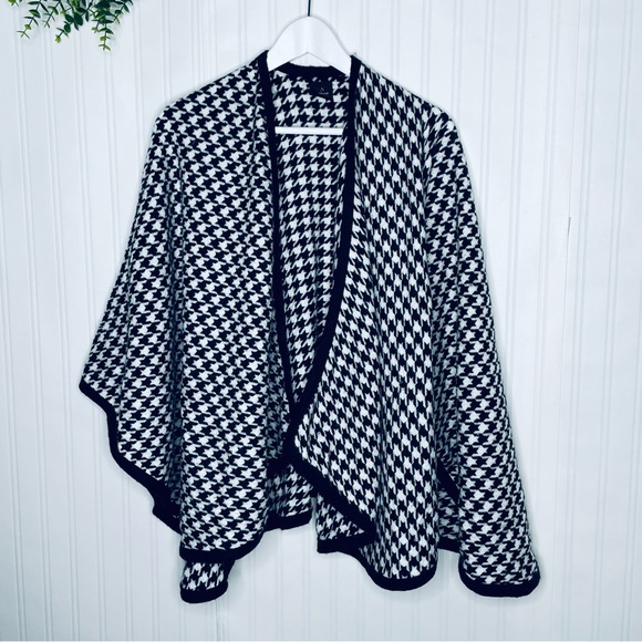V. Fraas Houndstooth print Cape Shawl Poncho Cover O/S 100% Acrylic - Picture 6 of 16